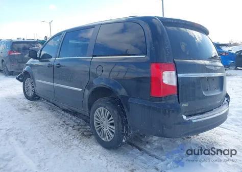 2015 Chrysler Town & Country Touring-L z USA, uszkodzony, nr VIN 2C4RC1CGXFR519388